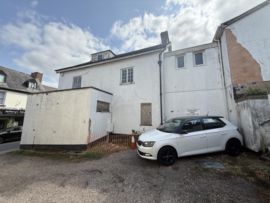 Lot: 86 - FORMER COMMERCIAL PROPERTY WITH PLANNING PERMISSION FOR RESIDENTIAL CONVERSION - Main photo of the rear of the property